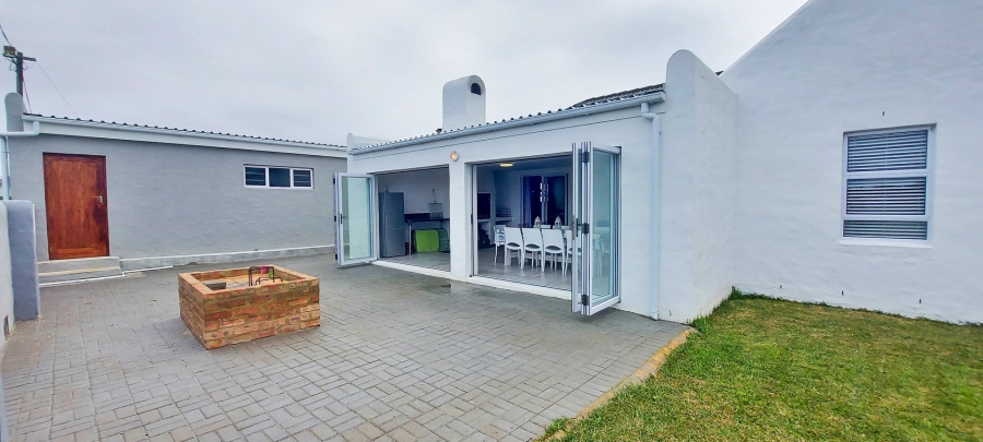 4 Bedroom Property for Sale in Struisbaai Western Cape